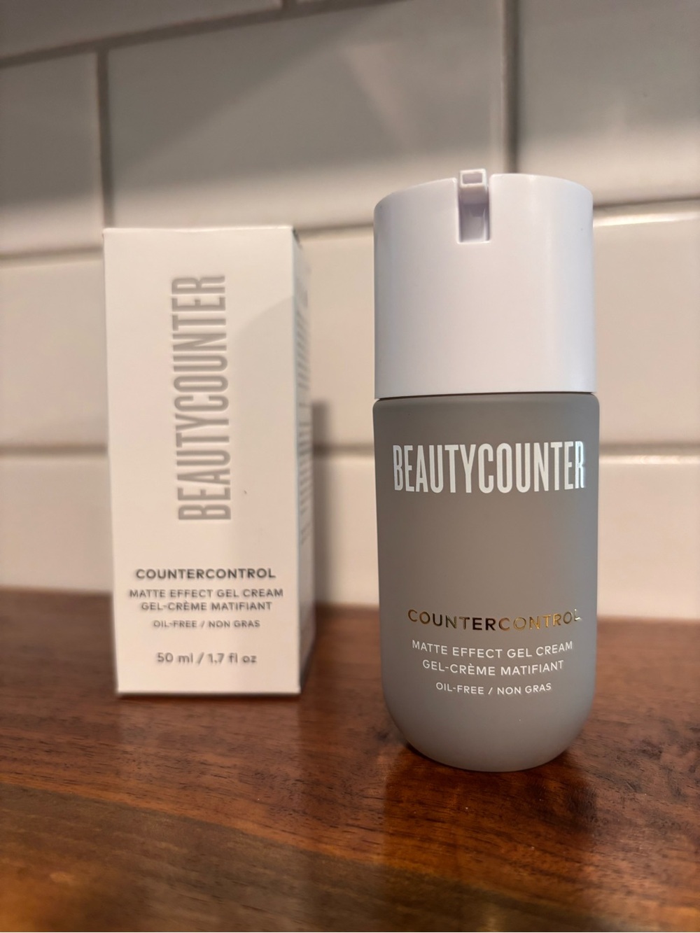beautycounter Matte Effect Gel Cream - Gray and White